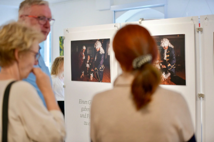 Vernissage „GOETHEs TREIBEN“ © Manuela Weiß | Die Kulturfabrik, Ilmenau Vernissage "GOETHEs TREIBEN" © Manuela Weiß | Die Kulturfabrik, Ilmenau